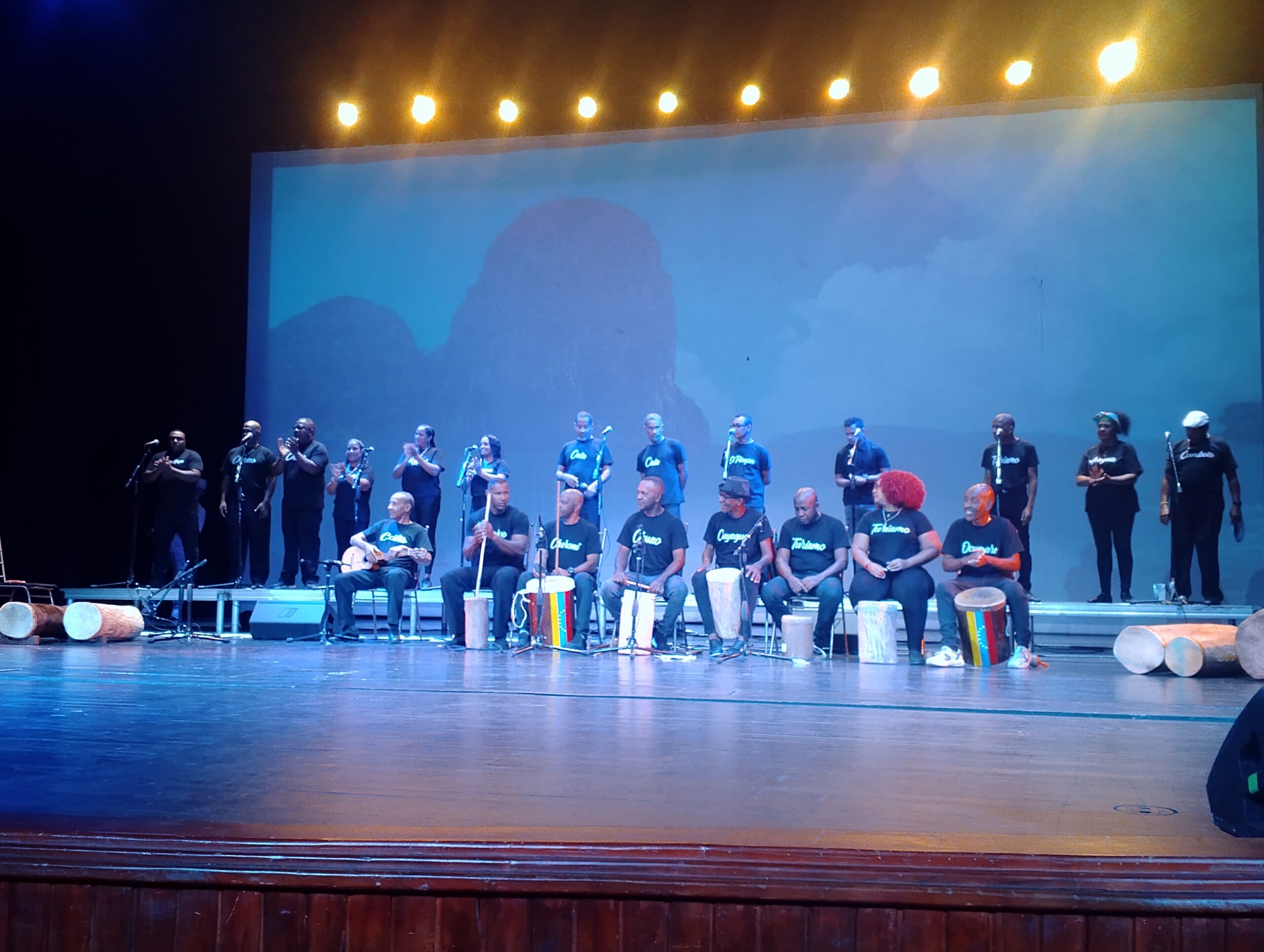 Toques cantos y bailes de la costa de Aragua retumbaron en el Teatro de ...